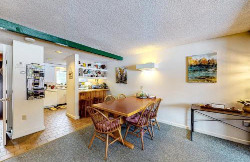 Stowe Area Apartment | Village Green Unit 8F