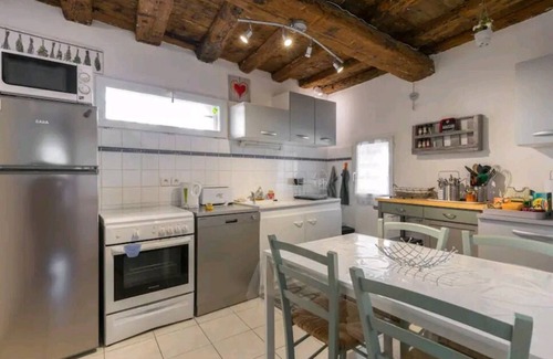 Maillane House | Village house, BBQ, terrace, arbor, near Avignon, St Rémy de Pce