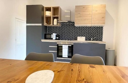Cornillon-Confoux House | Village house on 2 levels with 2 bedrooms and 2 terraces
