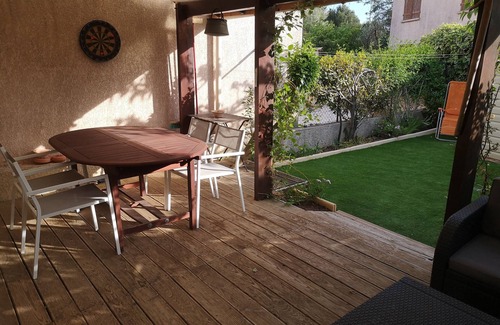Portiragnes House | Village house with beautiful outdoor space, 5 min from the beach.