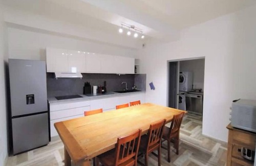 Lespignan House | Village house with tropezian terrace close to beaches