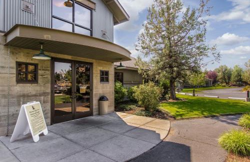 Redmond House | Village Loop View