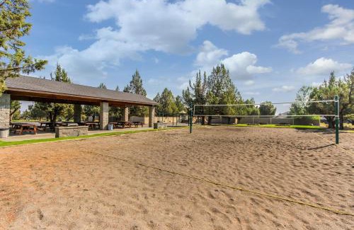 Redmond House | Village Loop View