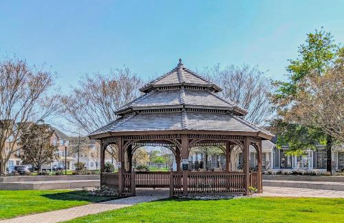 Villages of Five Points Apartment | Village of Five Points - 17046 N Brandt St