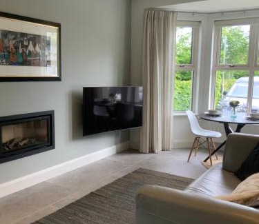 Hillsborough Apartment | Village Retreat