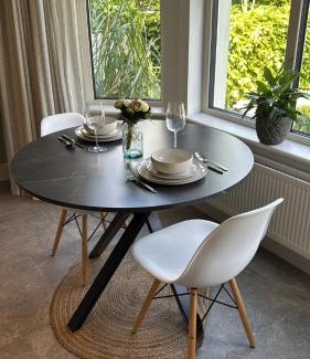 Hillsborough Apartment | Village Retreat