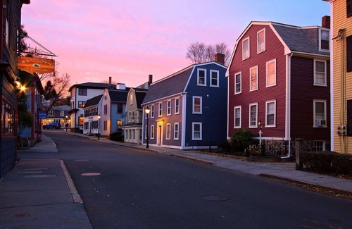 Marblehead Condo | Village Retreat: Walk to Charming Historic Town, Off Street Parking, Private Deck, Grill