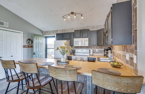 Village of Four Seasons Condo | Village of Four Seasons Lake Condo w/Pool Access!