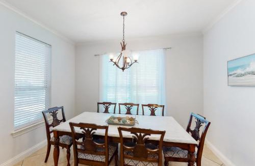Villages of Crystal Beach House | Villages of Crystal Beach: Kono Cabana