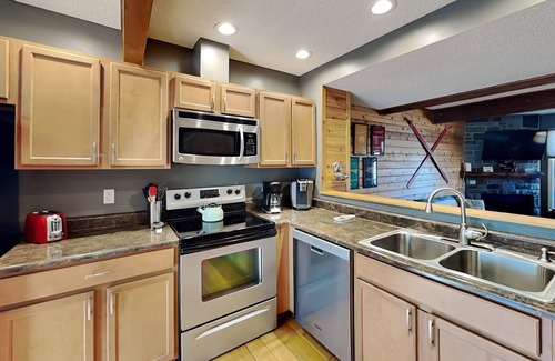 McHenry House | Villages of Wisp 33 Winding Way | Lake Access + Hot Tub