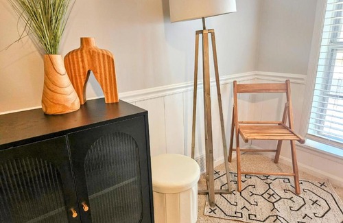 Whitehaven House | VillaQuèFrancia near Elvis Presley's Graceland 6 mins from Airport, Shuttle, & Rental Vehicle
