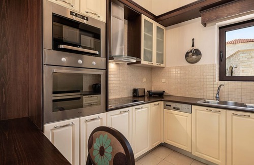 Platanias Town Villa | Villas Platanias - 4 bedroom villa with a heated pool