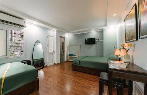 Hang Trong House | Villaxe Legume, 50m to Hoan Kiem lake - by Antique