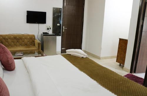 Gurugram Hotel | Vinayak Stay Sector 43