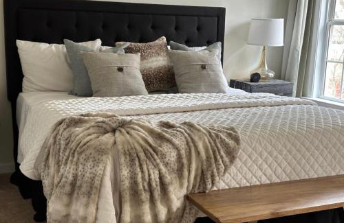 Atlanta Apartment | Vine City Home - Duplex - 3 Mins From GWCC & Mercedes- Benz Stadium