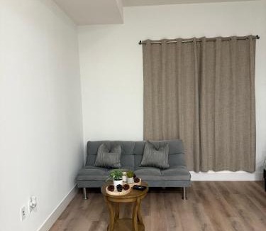 Hollywood Apartment | Vine Loft FREE DESIGNATED PARKING & WIFI close to Universal Studios