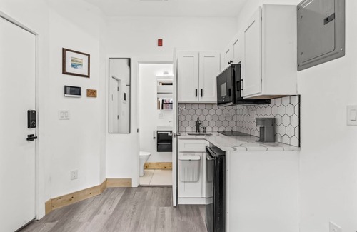 North Philadelphia West Apartment | Vines Classic Studio