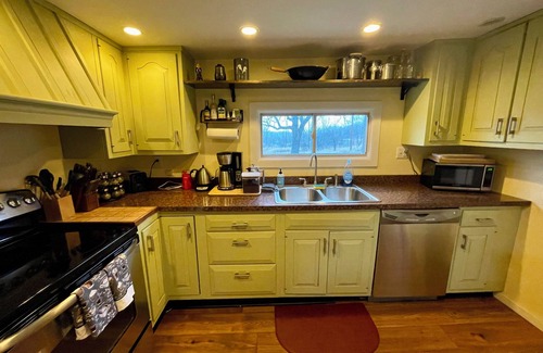 Hammondsport House | Vineyard Farmhouse w/Hot Tub + Lake Views