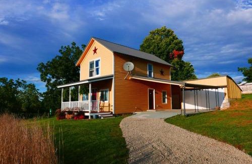 Hammondsport House | Vineyard Farmhouse with Hot Tub & Lake Views