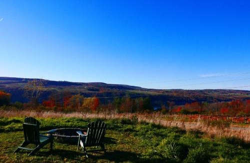 Hammondsport House | Vineyard Farmhouse with Hot Tub & Lake Views
