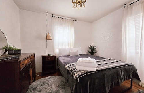 Jonesville House | Vineyard Retreat Getaway