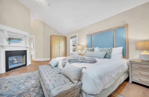 Napa Bed & Breakfast | Vineyard suite with California king at downtown Napa B&B w/pool and hot tub