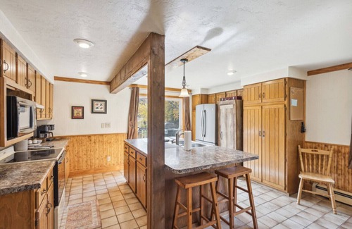 Morrison House | Vineyard View – Cozy Family Retreat