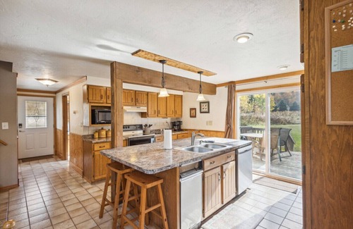 Morrison House | Vineyard View near Winery in Country Side