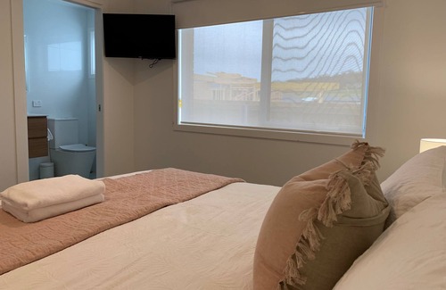 Rokeby House | Vineyard Views, Brand NEW-Sleeps 6,20 Mins to CBD