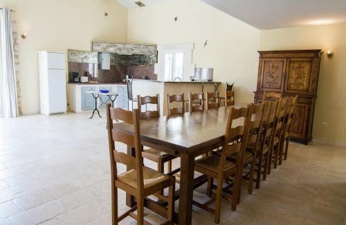 Montfrin Villa | Vineyard Villa in Montfrin