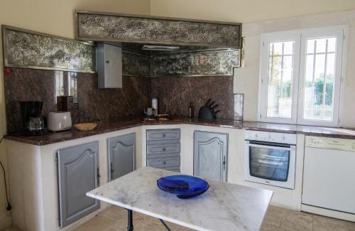 Montfrin Villa | Vineyard Villa in Montfrin