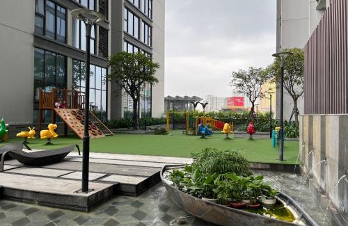 Ngoc Khanh Apartment | Vinhomes Metropolis Luxury Apt 3Br near Lotte