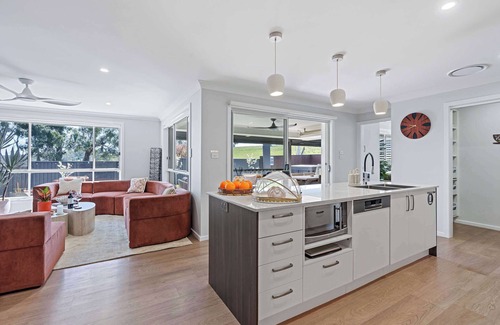 Bletchington House | Vinosa Summary: Where