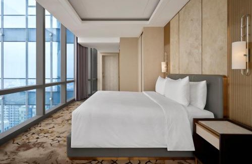 Hang Xanh Hotel | Vinpearl Landmark 81, Autograph Collection