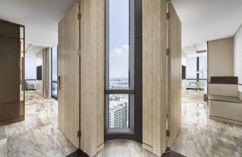 Hang Xanh Hotel | Vinpearl Landmark 81, Autograph Collection