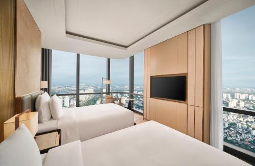 Hang Xanh Hotel | Vinpearl Landmark 81, Autograph Collection