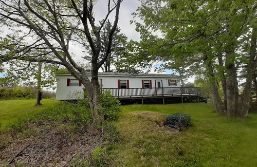 Phippsburg House | Vintage 2-bedroom mobile home on Popham Beach