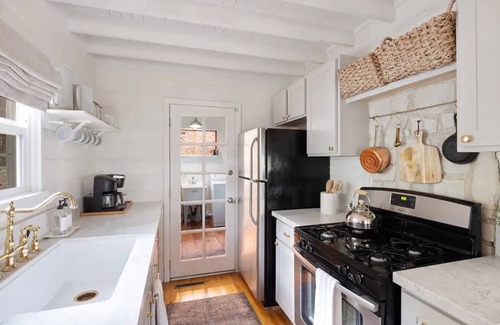 Lake Arrowhead Cabin | Vintage 2Br Cabin w/Modern Updates in Great Area. Close to Hiking & Attractions