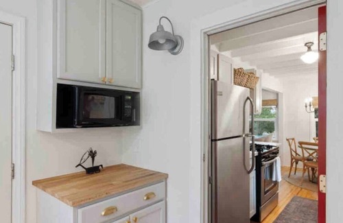 Lake Arrowhead Cabin | Vintage 2Br Cabin w/Modern Updates in Great Area. Close to Hiking & Attractions