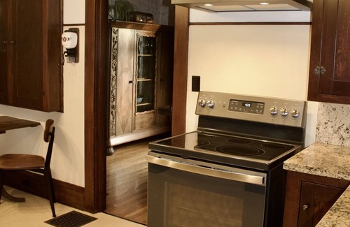Woodstock House | Vintage 3BR/2BA home in desirable Woodstock neighborhood