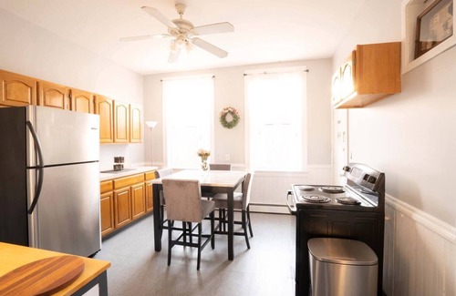 Federal Hill Apartment | Vintage 3BR Apt in Federal Hill!