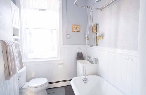 Federal Hill Apartment | Vintage 3BR Apt in Federal Hill!