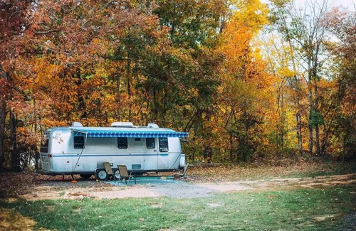 Covington House | Vintage Airstream Camper in Covington, VA 4 guests - 1 bedroom - 3 beds -1 bath