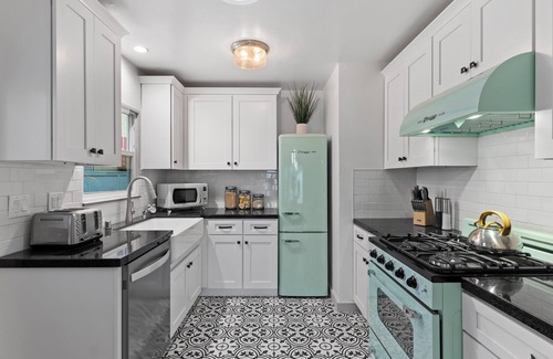 Belmont Shore House | Vintage Boho Beach Cottage