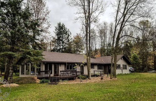 Luck Cabin | Vintage Cabin on Bone Lake