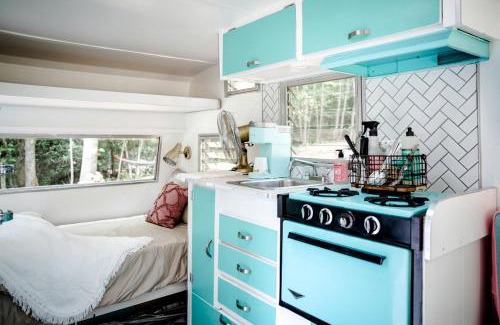 Franklin House | Vintage Camper Rental in Franklin for Couples Getaway in the Mountains in North Carolina