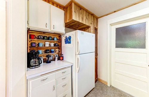 Port Orford House | Vintage coastal cottage w/free WiFi & incredible in-town location, dogs OK