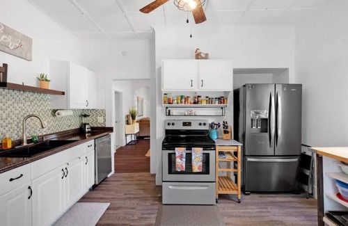 Lake Worth Cottage | Vintage Coastal Cottage 4Bd/2Bth Downstairs Unitn