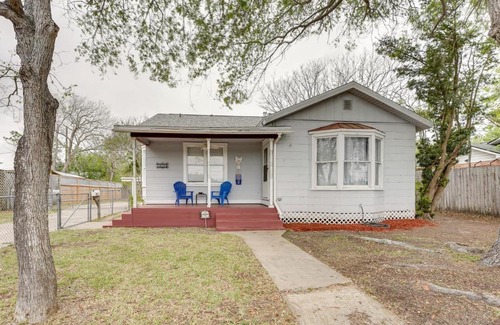 Bay Area House | Vintage Corpus Christi Home - 2 Blocks From Beach!