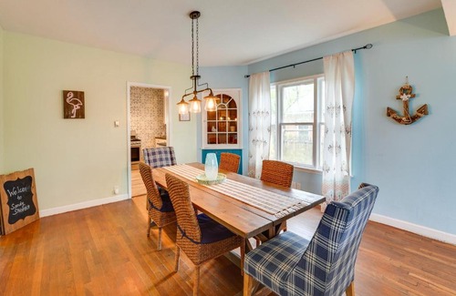 Bay Area House | Vintage Corpus Christi Home - 2 Blocks From Beach!